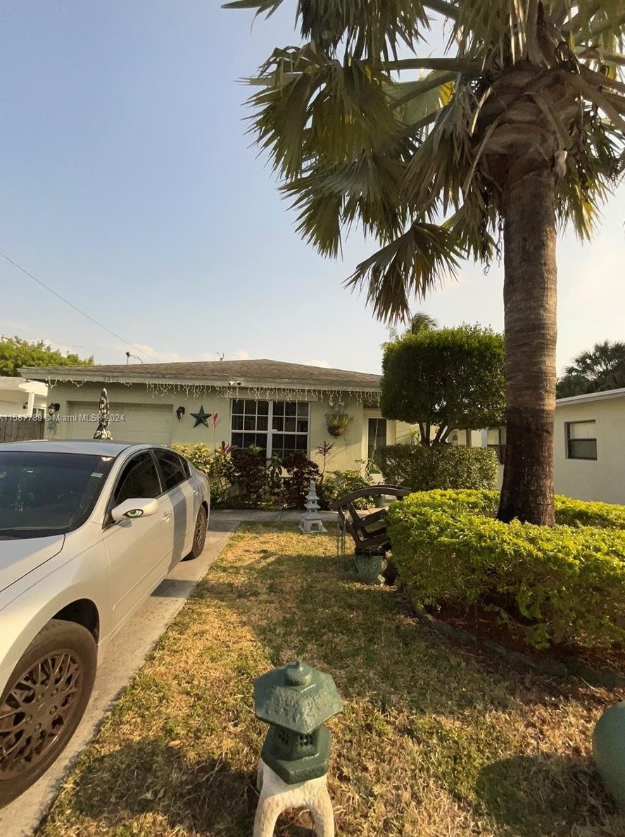 2220 Cody St, Hollywood FL 33021-2139 exterior