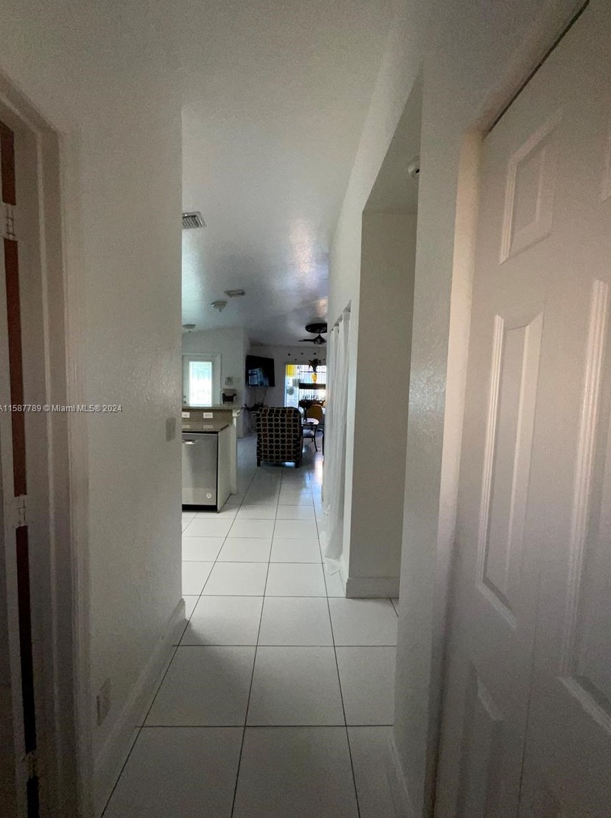 2220 Cody St, Hollywood FL 33021-2139 exterior