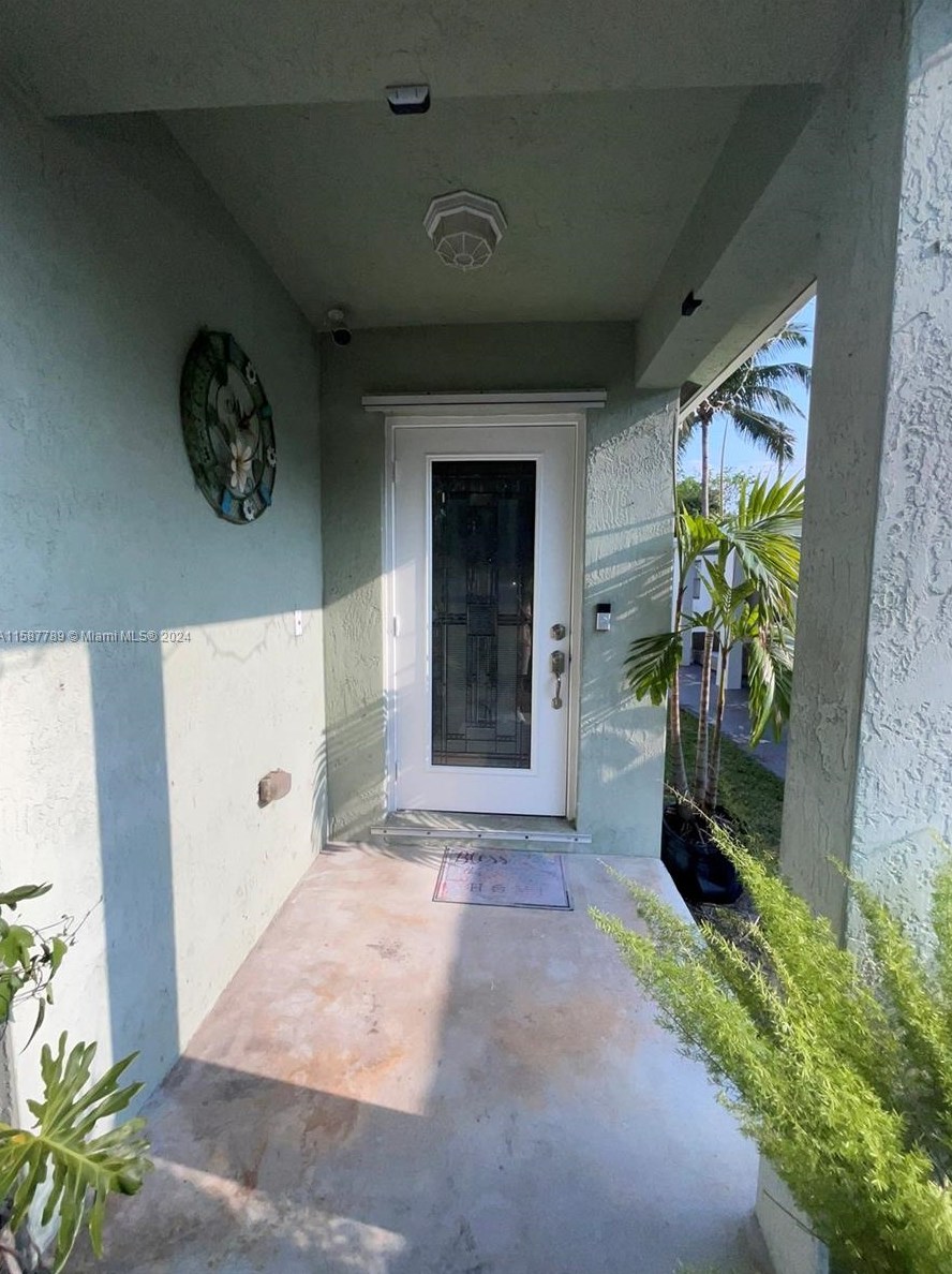 2220 Cody St, Hollywood, FL 33020-1422