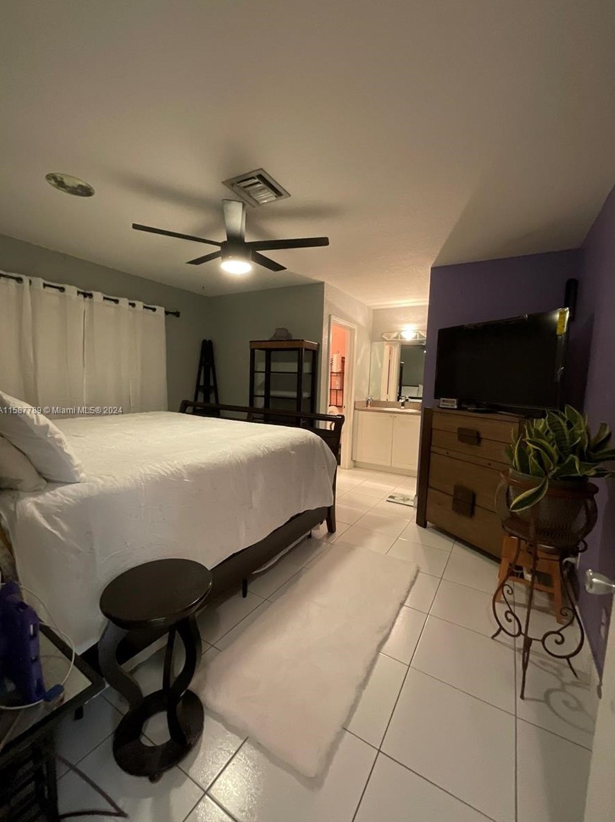 2220 Cody St, Hollywood FL 33021-2139 exterior