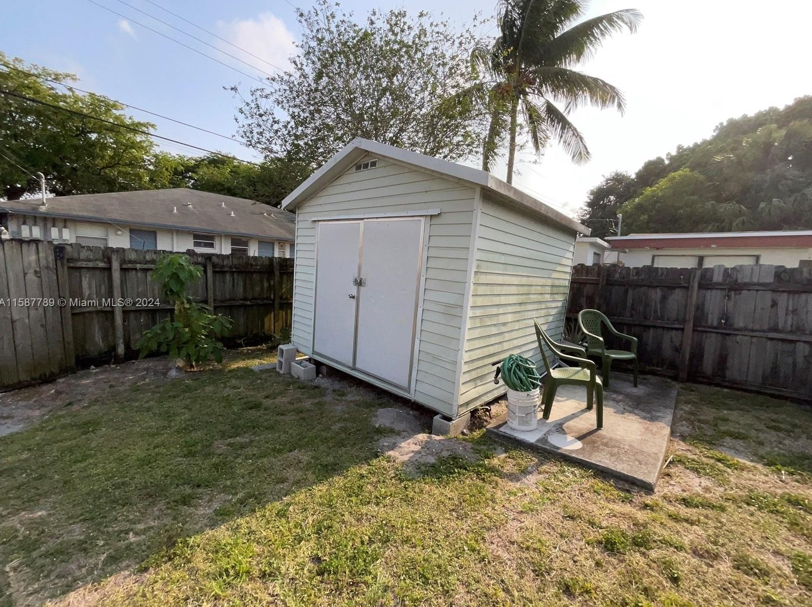 2220 Cody St, Hollywood FL 33021-2139 exterior