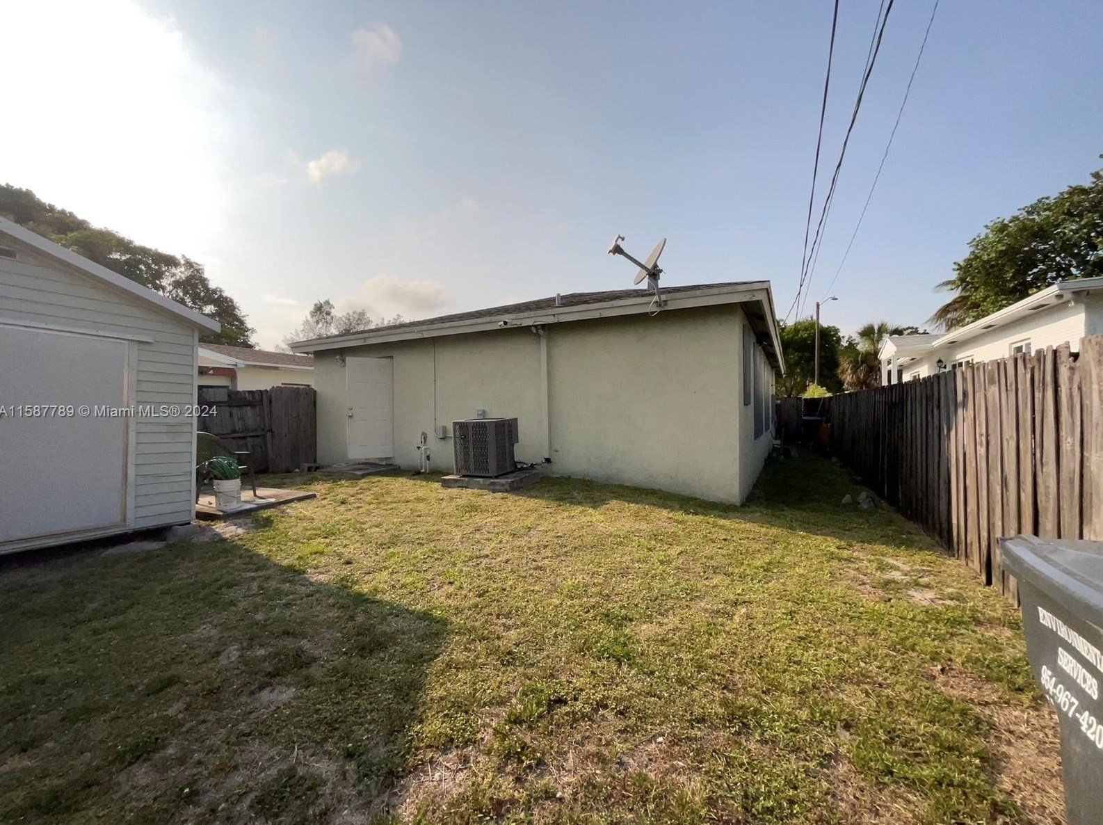 2220 Cody St, Hollywood FL 33021-2139 exterior