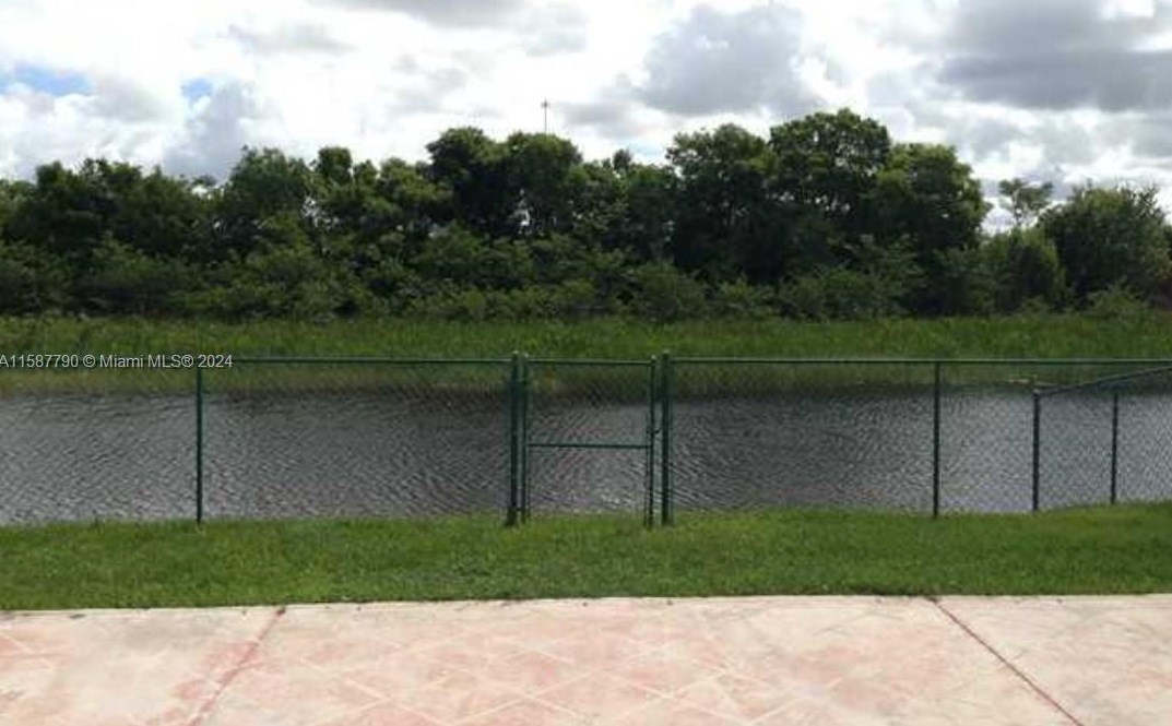 1433 153rd Ave, Hollywood, FL 33028-2451