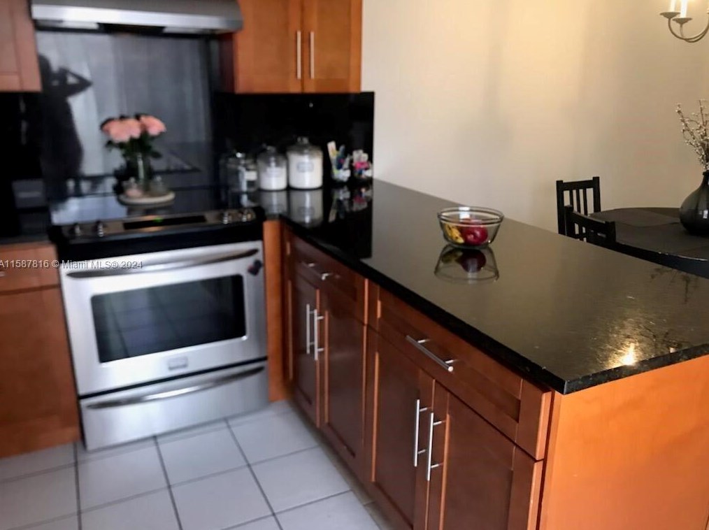 4145 Wimbledon Dr, Hollywood, FL 33026-1136