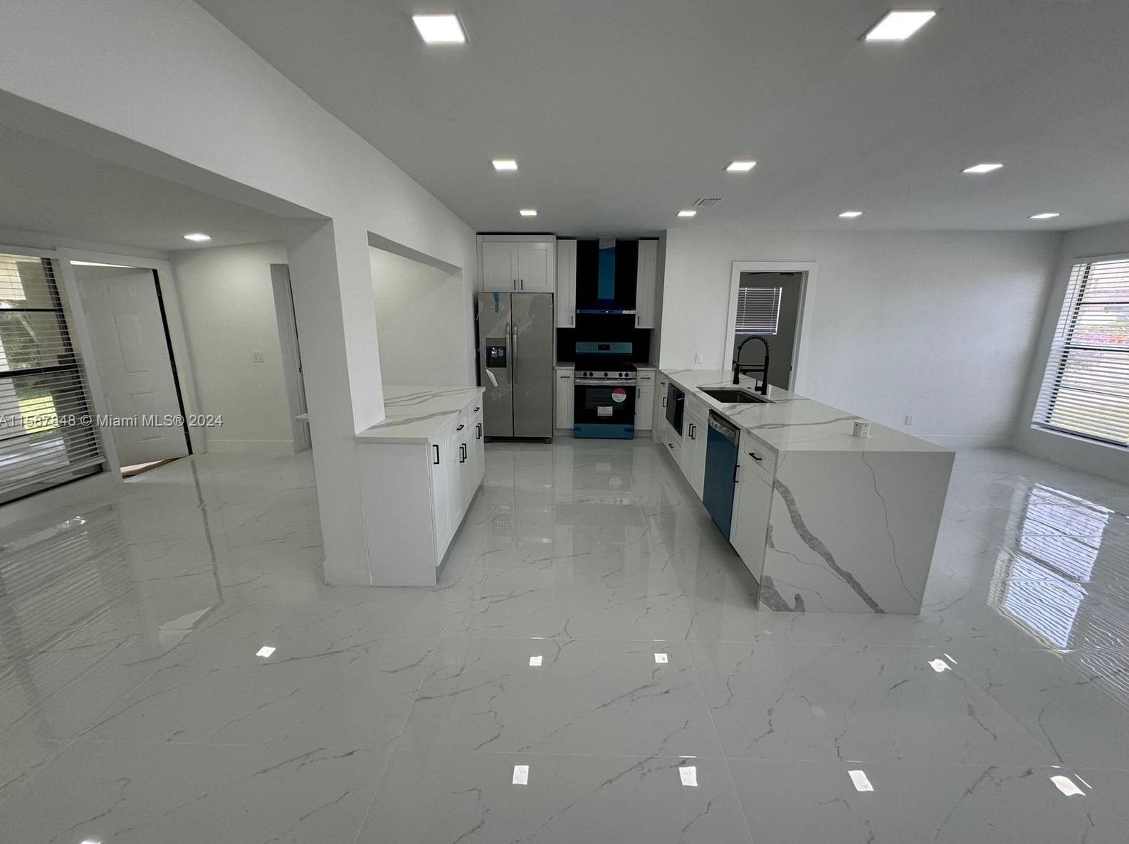 874 W 72nd Pl, Hialeah, FL 33014