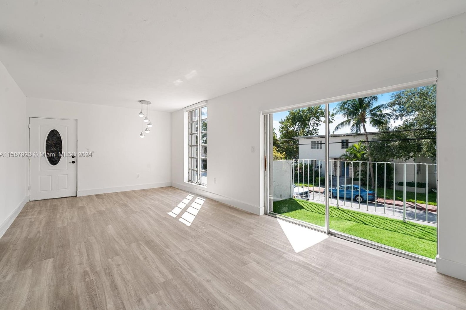 8305 Crespi Blvd, Miami, FL 33141-1304