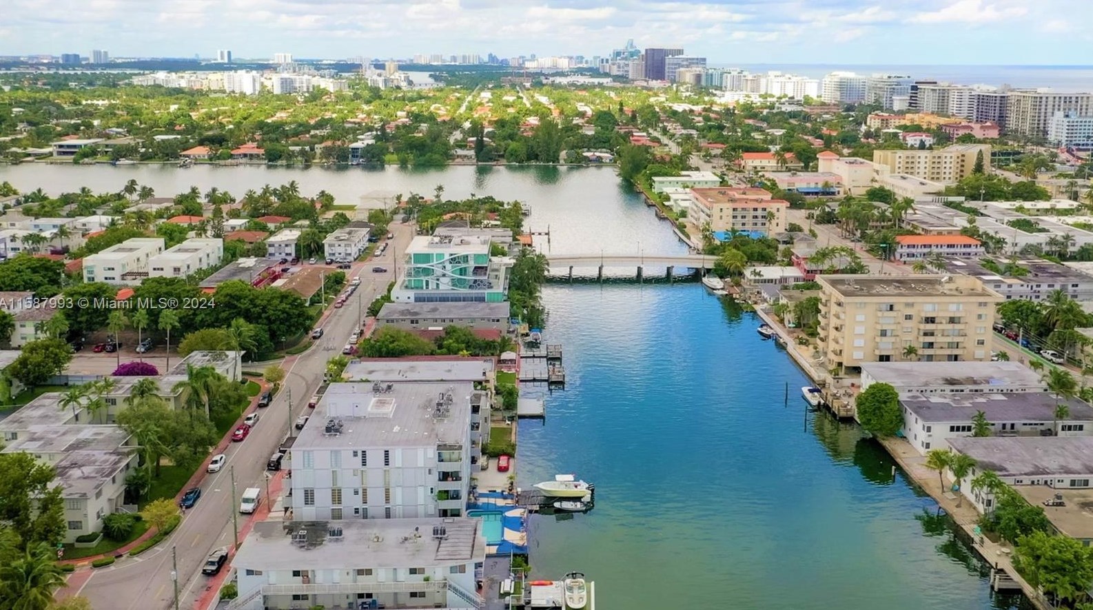 8305 Crespi Blvd, Miami FL 33141-1304 exterior