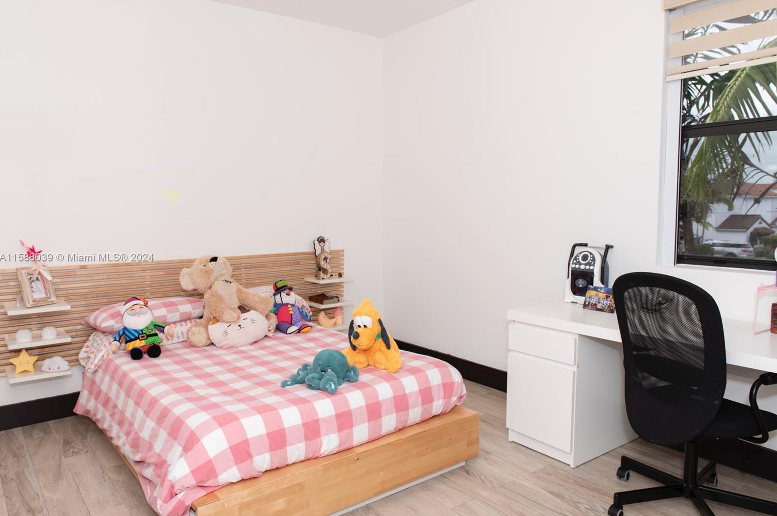 802 104th Ave, Miami FL 33176-4085 exterior