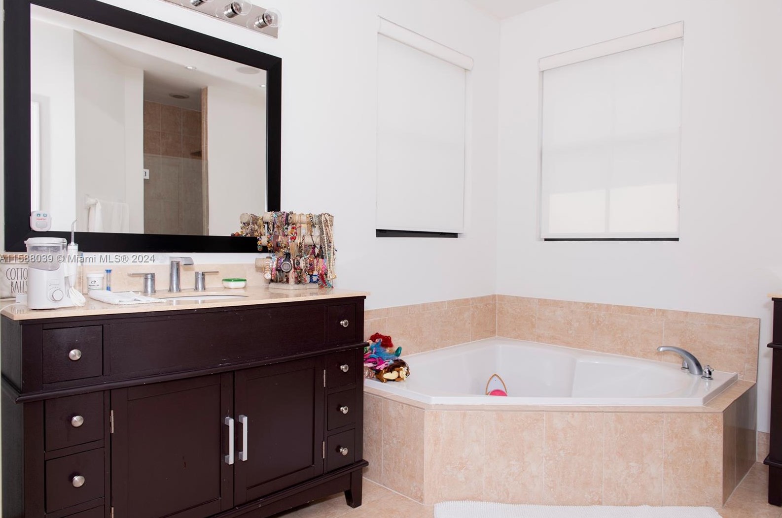 802 104th Ave, Miami FL 33176-4085 exterior