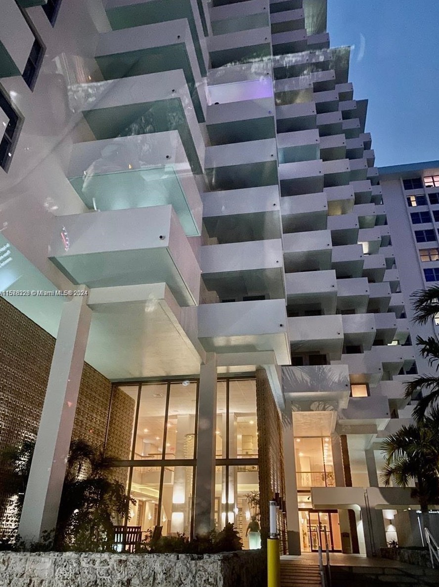 2899 Collins Ave #616, Miami, FL 33140