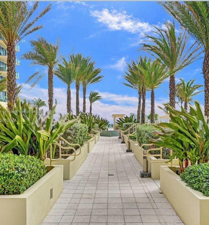 2501 Ocean Dr, Hollywood FL  33019-2699 exterior