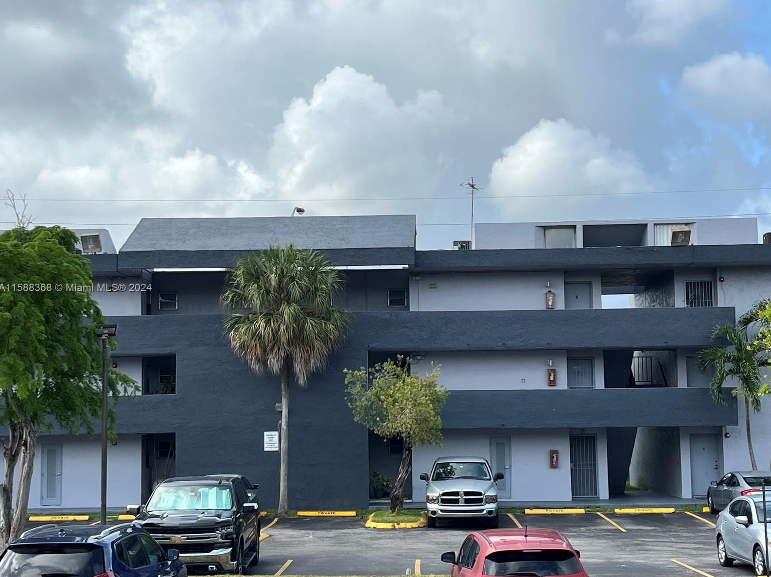 8841 W Flagler St #111, Miami, FL 33174