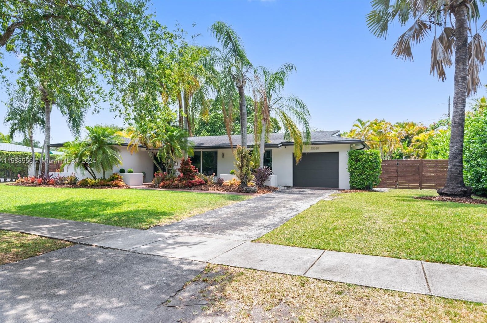 15620 87th Ave, Miami, FL 33157-2055
