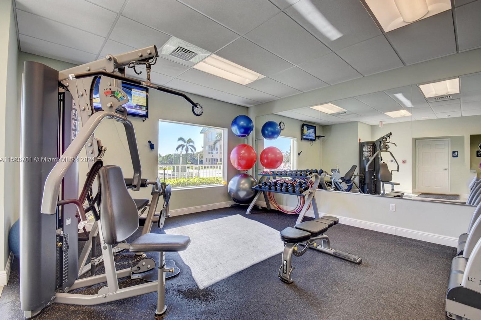 16 Colonial Club Dr, Boynton Beach FL 33435-8350 exterior