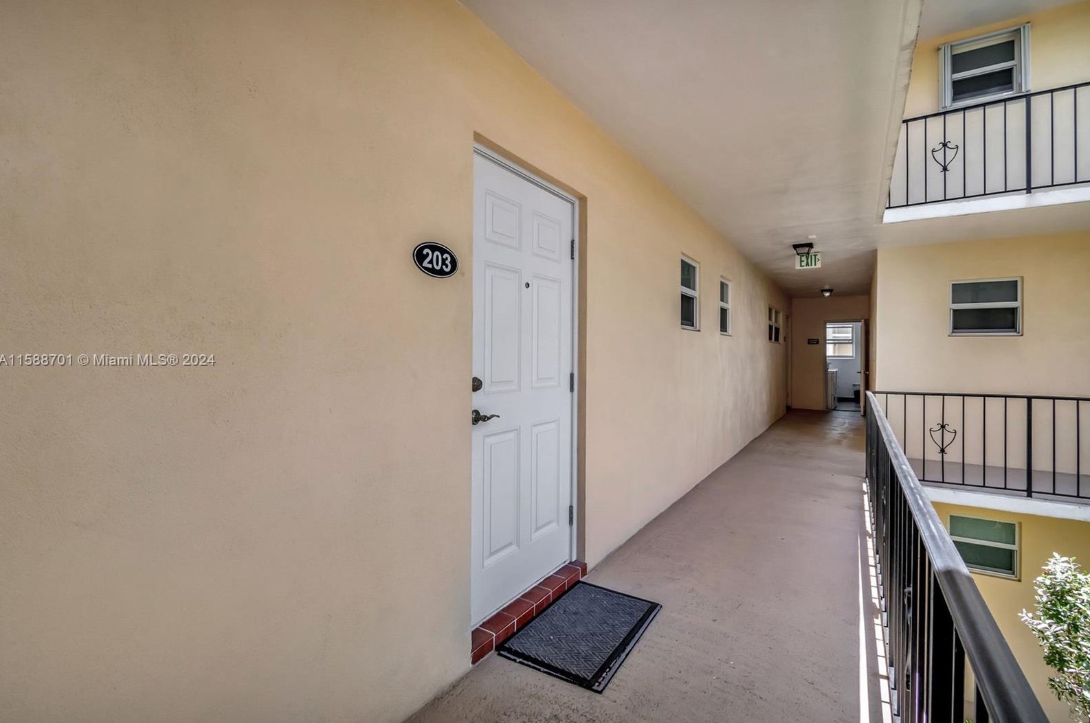 16 Colonial Club Dr #203, Boynton Beach, FL 33435