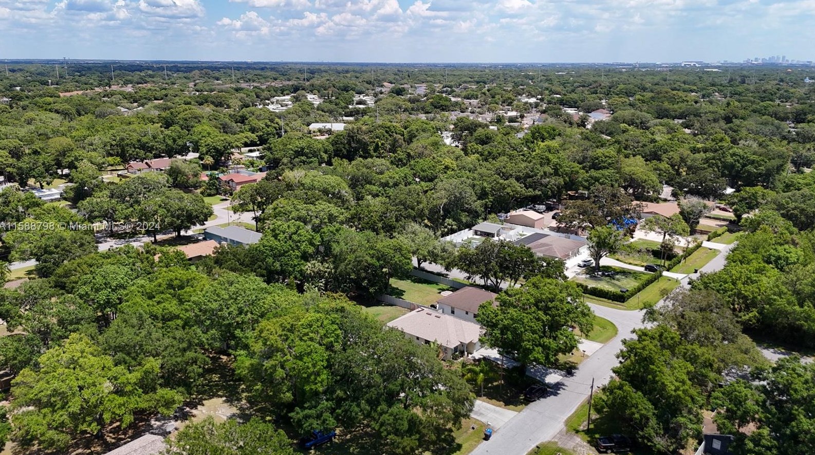 10005 Oslin St, Tampa, FL 33615-2613