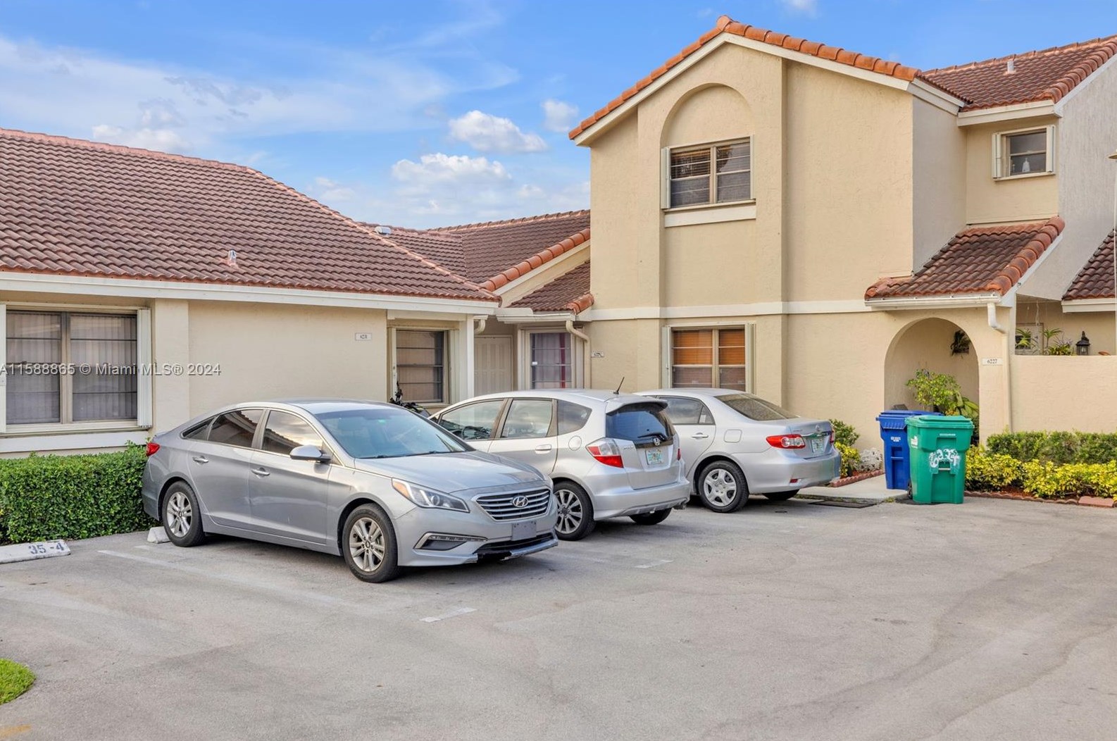6229 Nw 171st St, Hialeah, FL 33015