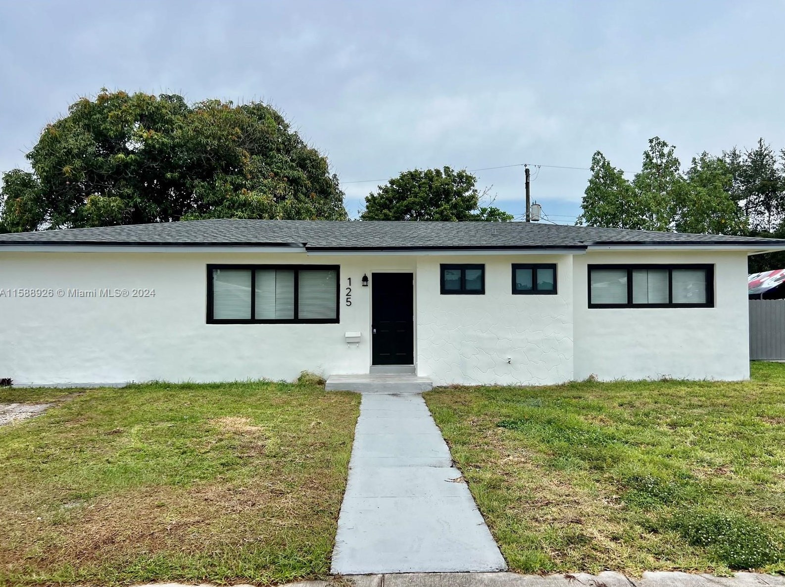 125 197th St, Miami, FL 33169-3350