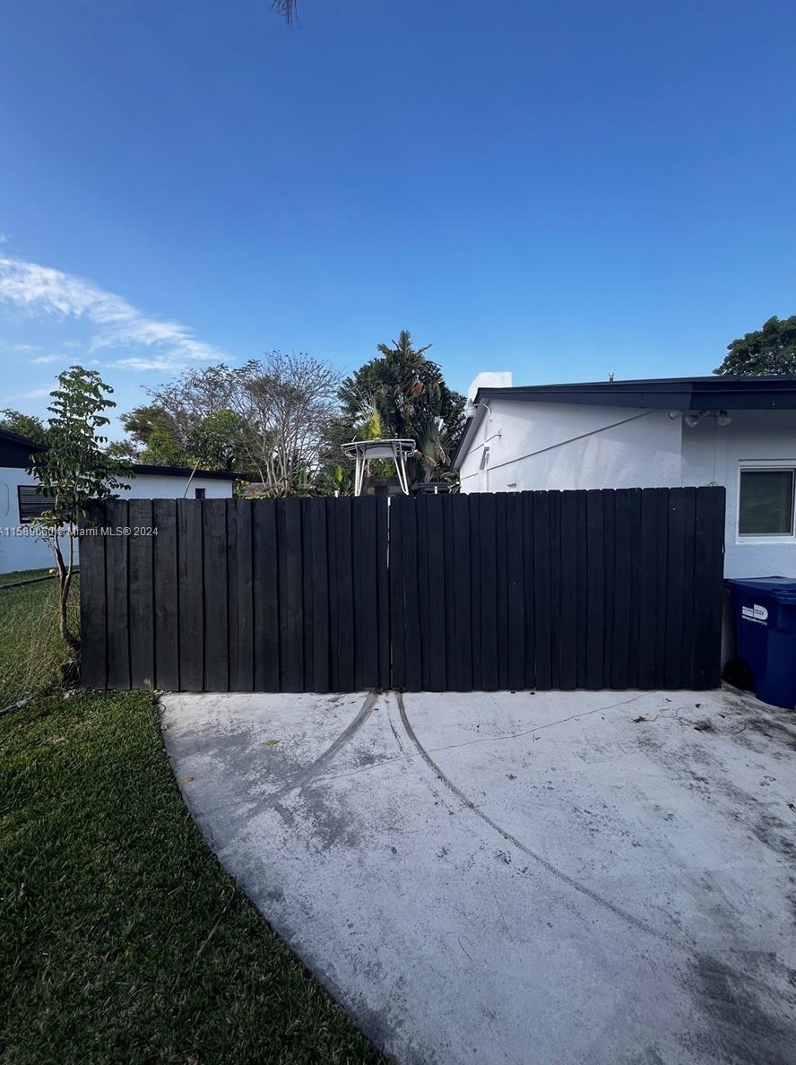 18531 92nd Pl, Miami, FL 33157-7058