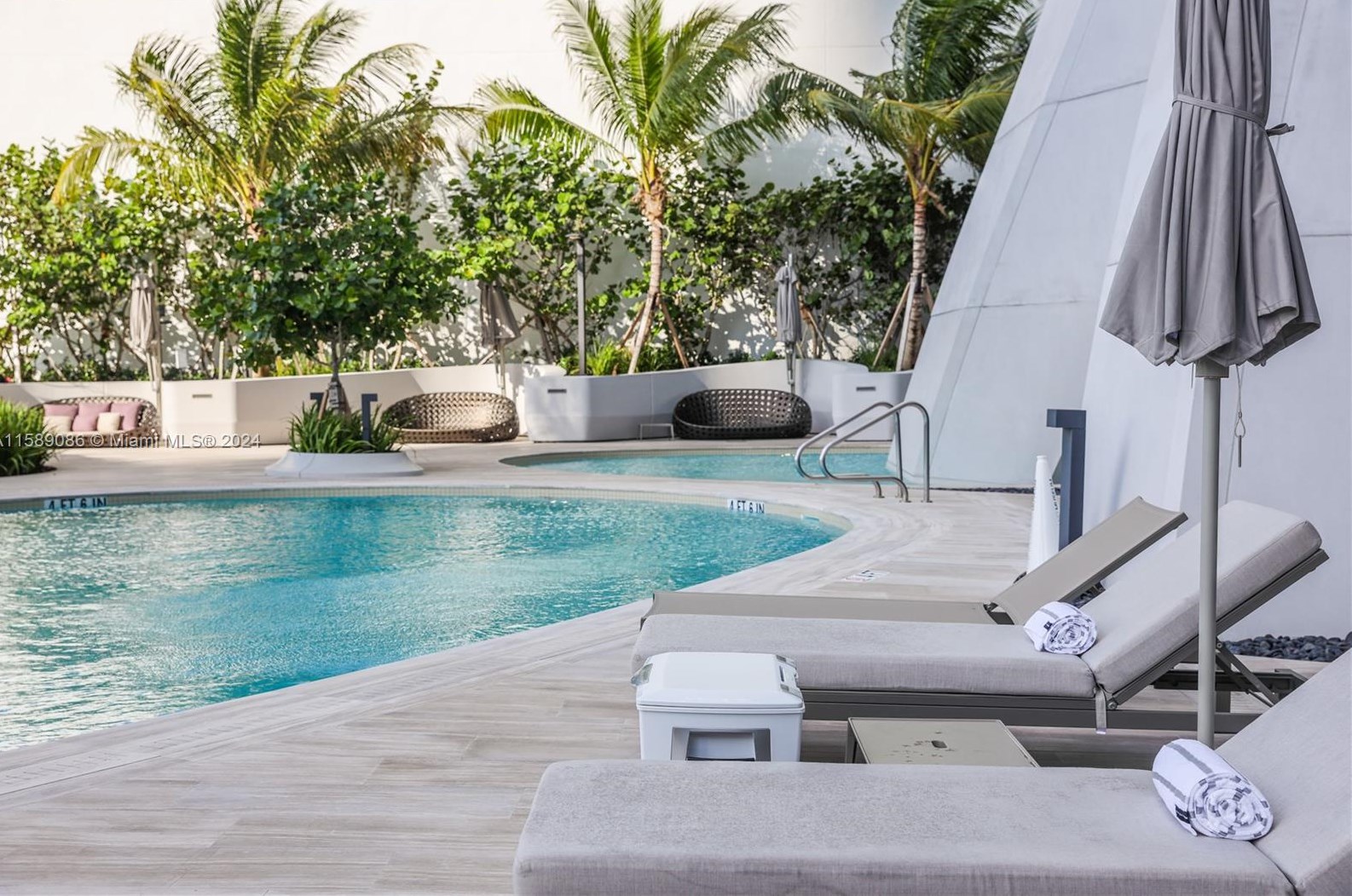 1000 Biscayne Blvd, Miami FL  33132-1702 exterior