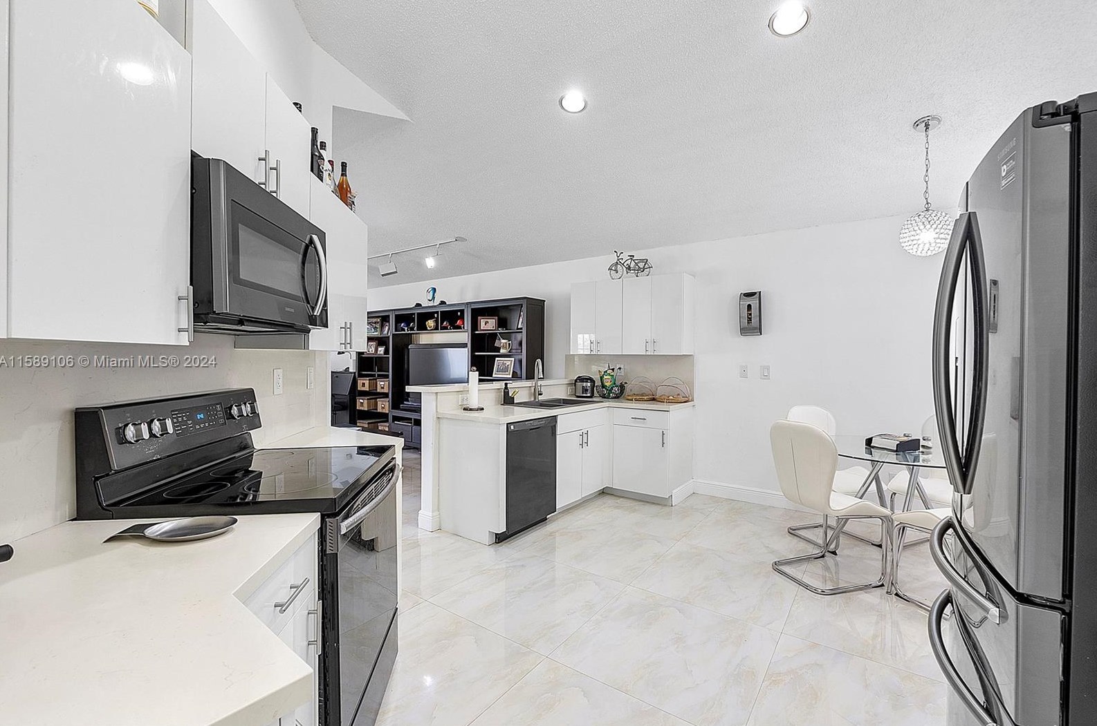 11521 10 St, Hollywood FL  33024-4403 exterior