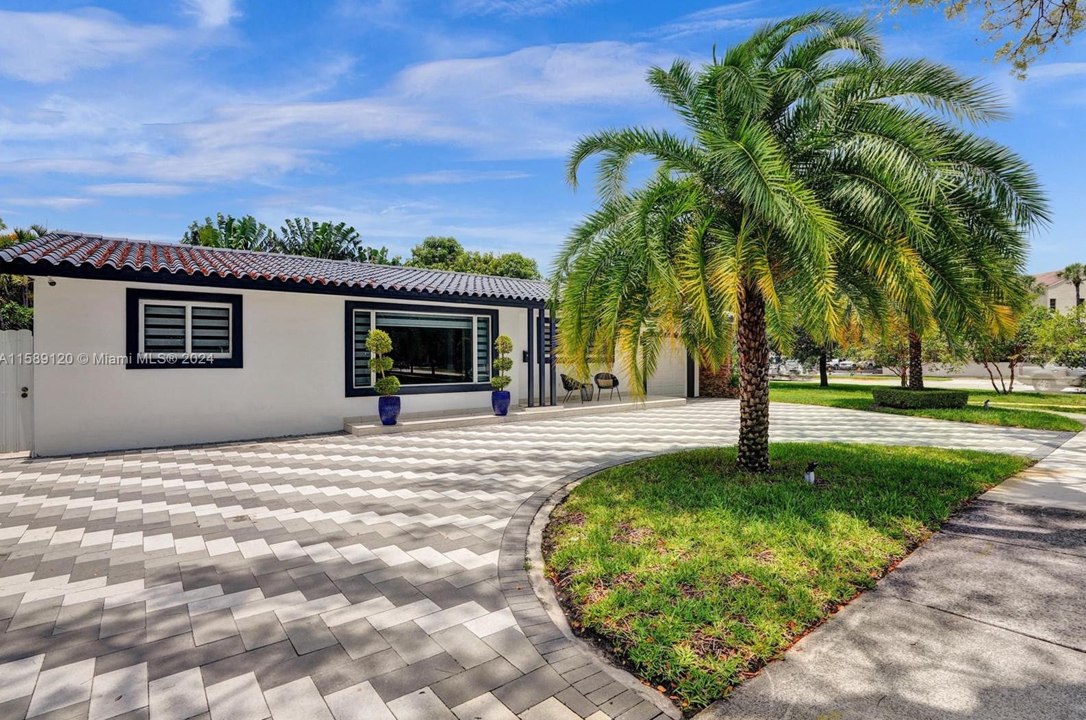 14820 Mahogany Ct, Hialeah, FL 33014