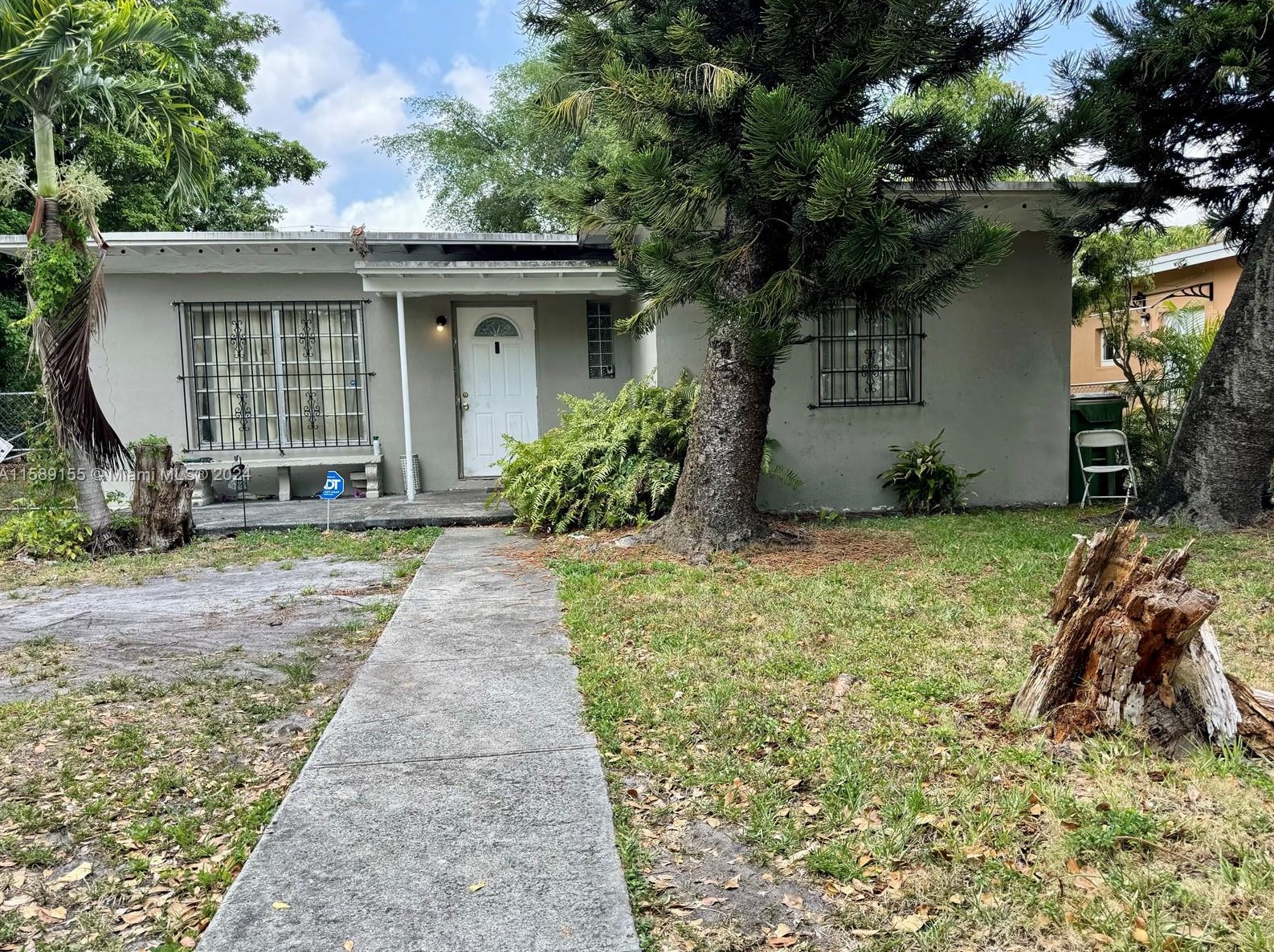 1255 121st St, Miami, FL 33167-2816