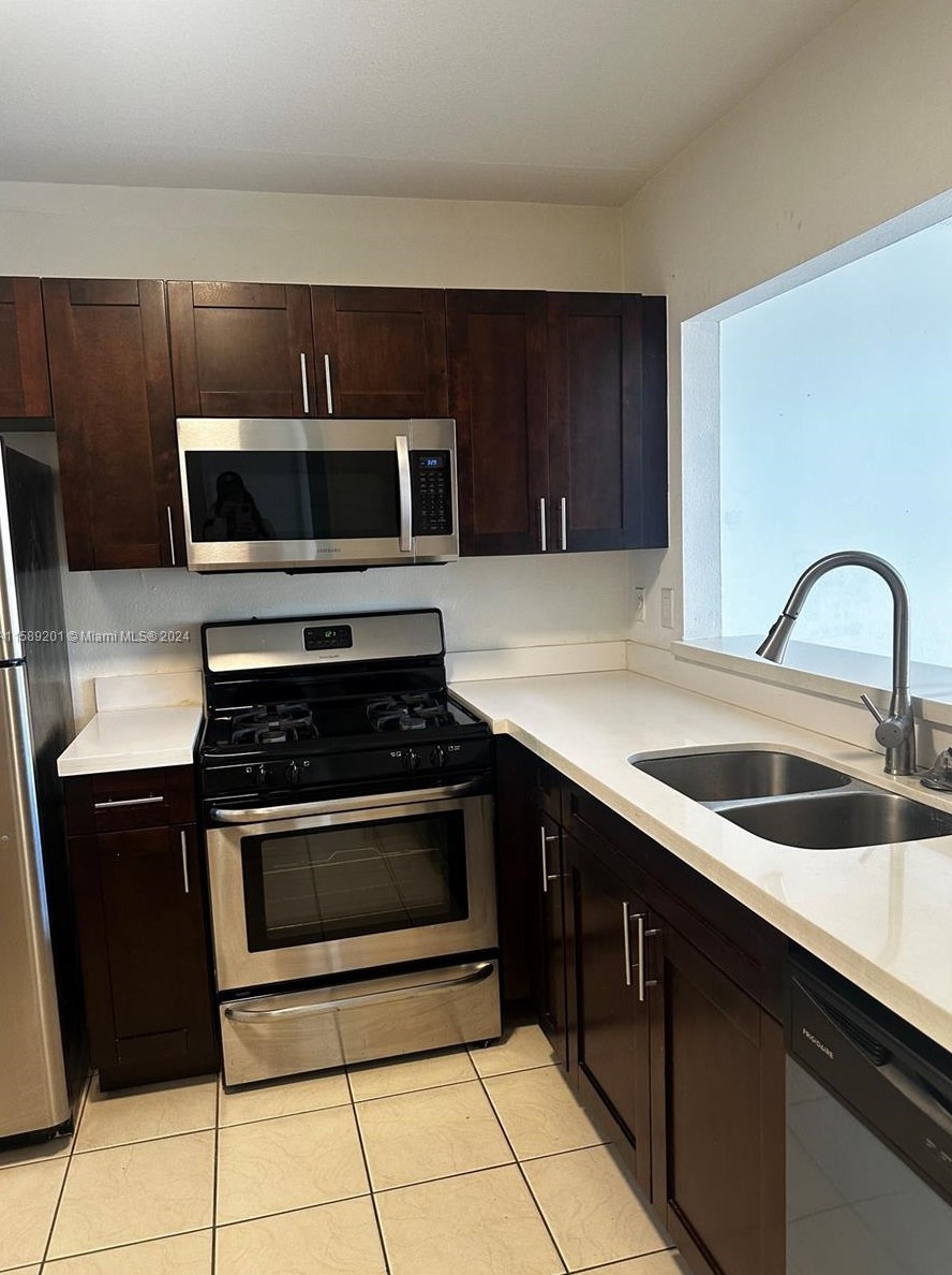 18051 Nw 68th Ave #k208, Hialeah, FL 33015