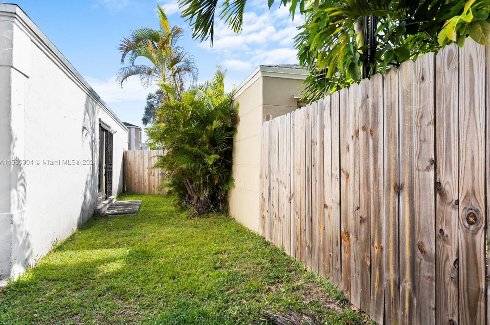 9762 222 St, Miami FL 33170-4639 exterior
