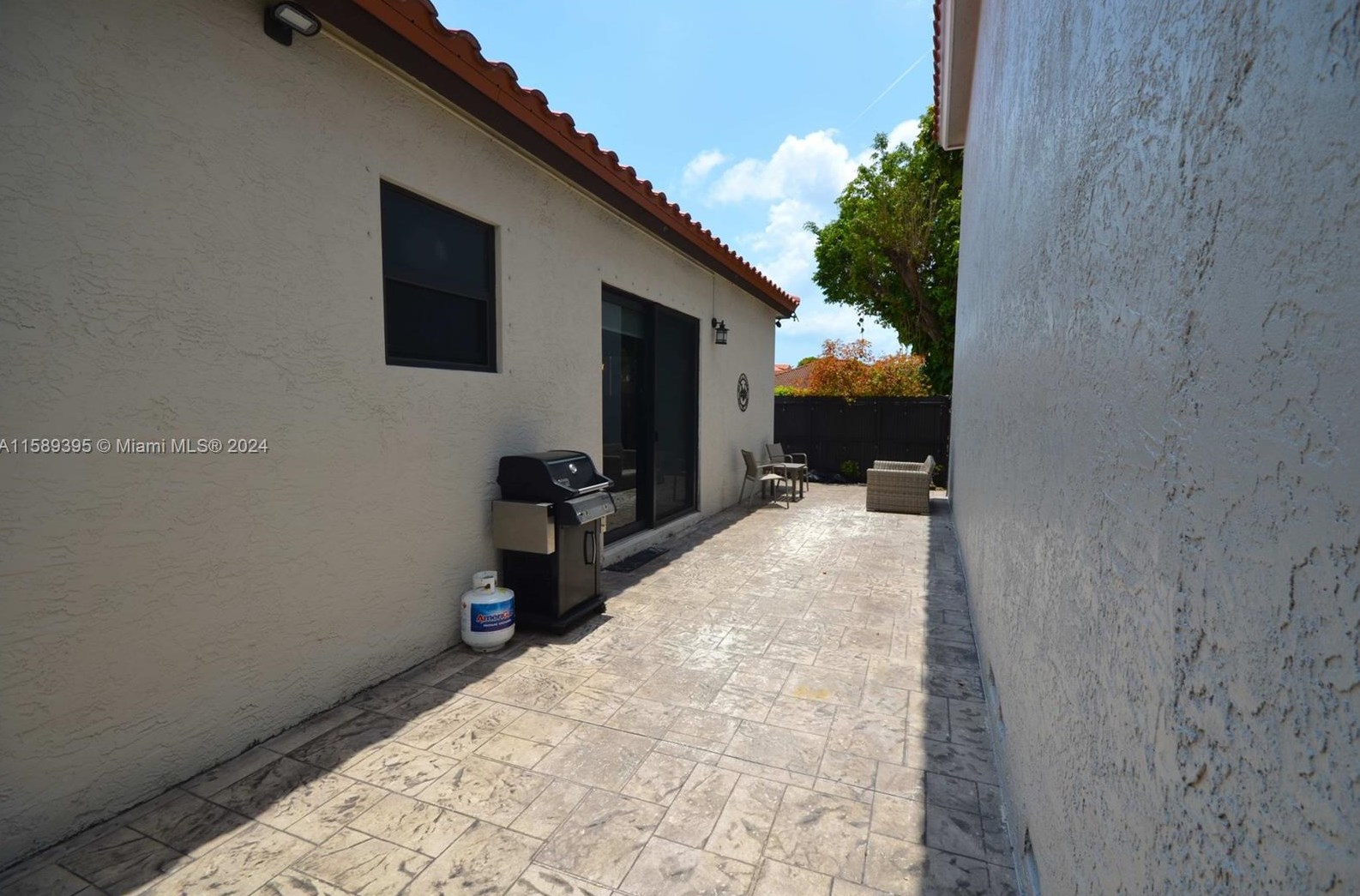 9205 215 Ter, Miami FL 33189-3814 exterior