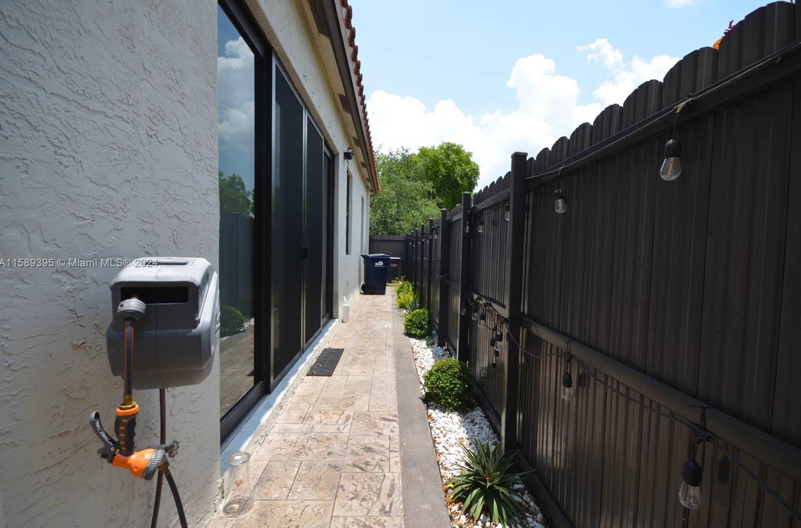 9205 215 Ter, Miami FL 33189-3814 exterior