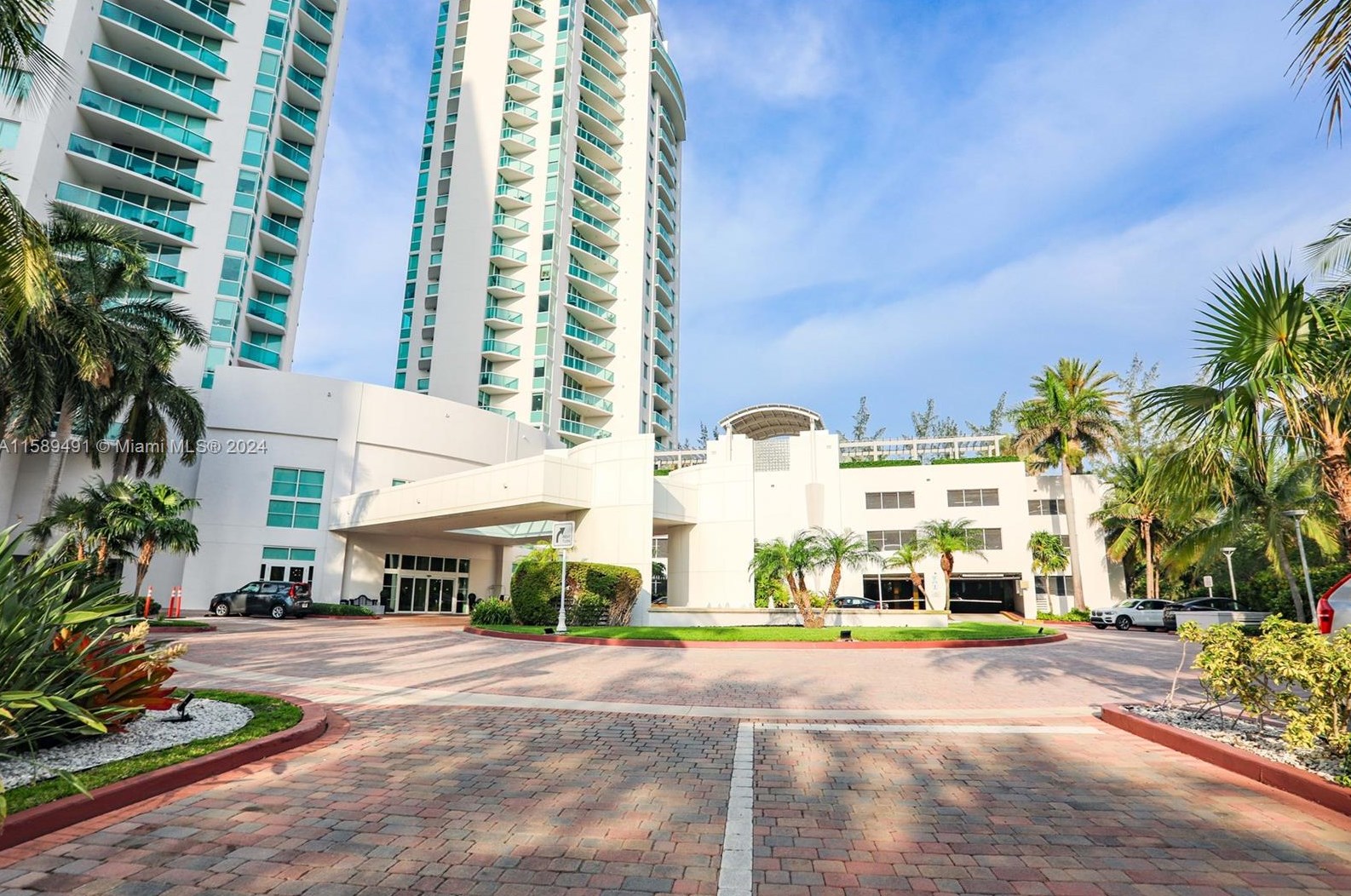 19400 Turnberry Way, Miami FL  33180-2604 exterior