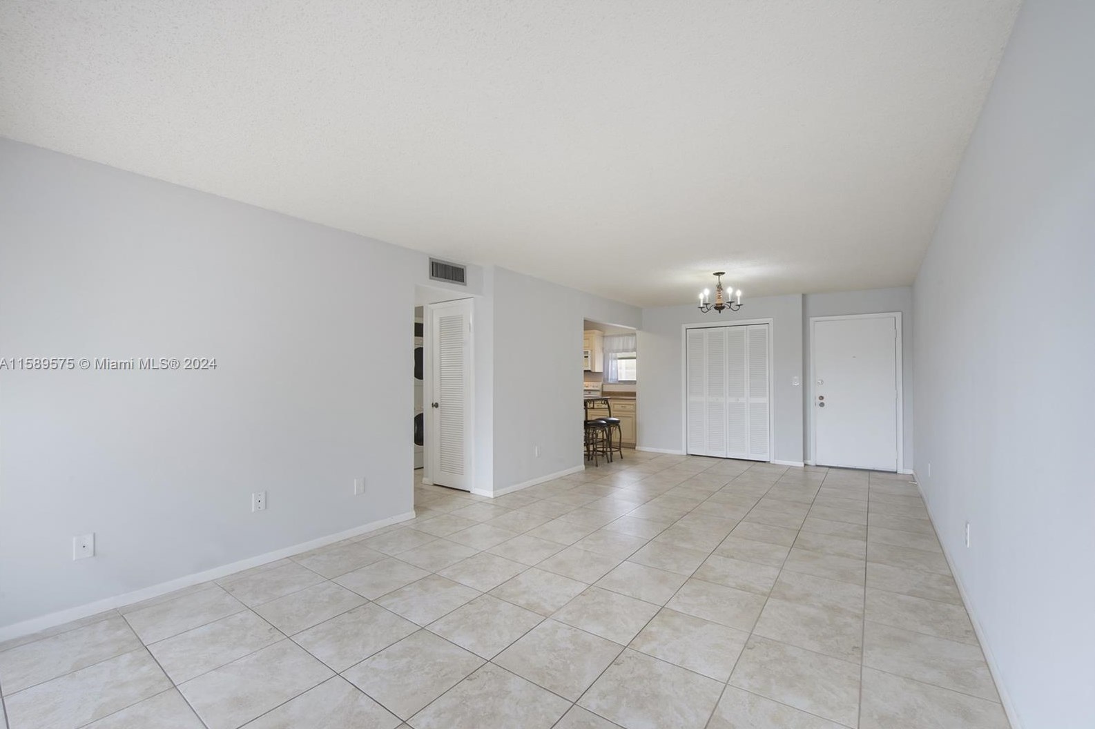 9180 Fontainebleau Blvd #306, Miami, FL 33172