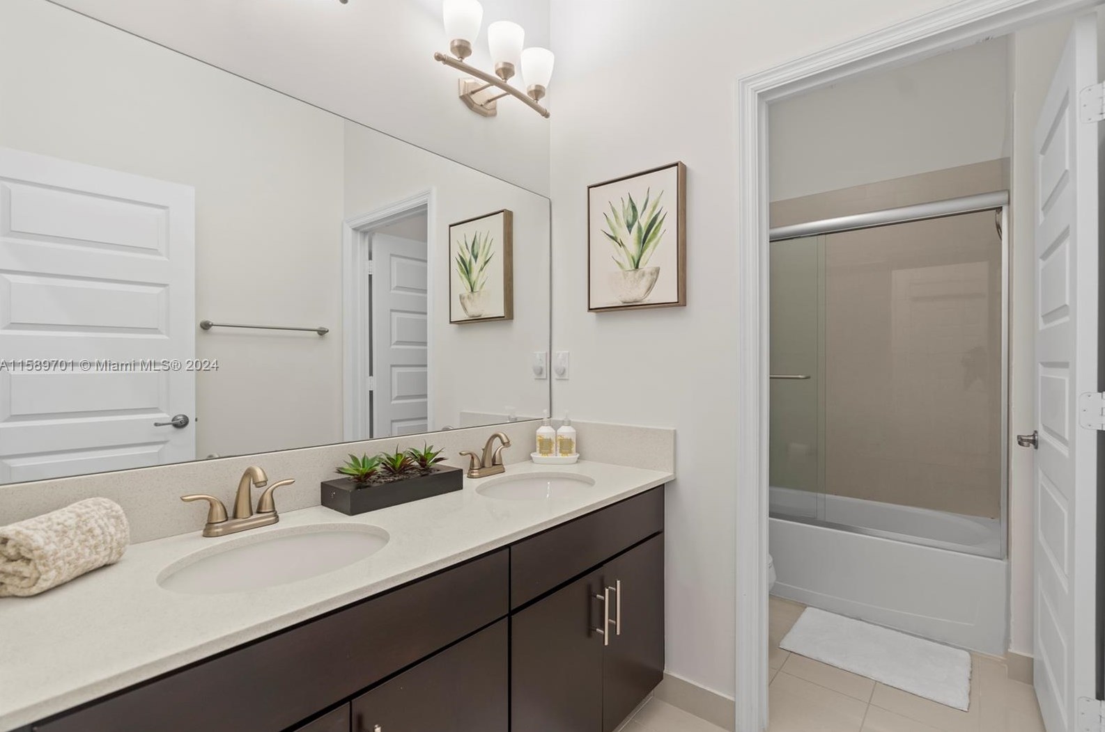 696 191st St, Miami FL  33179-3922 exterior