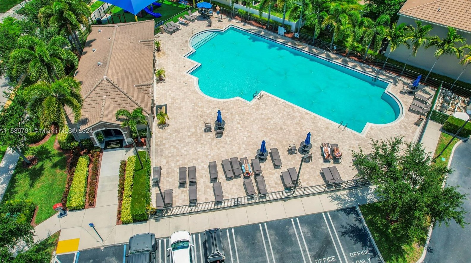 696 191st St, Miami FL  33179-3922 exterior