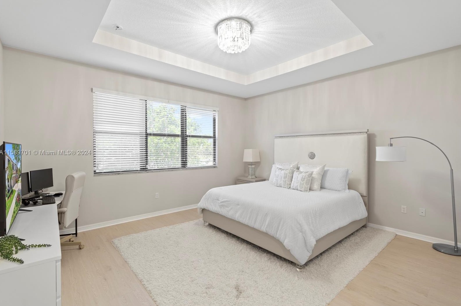 696 191st St, Miami FL  33179-3922 exterior