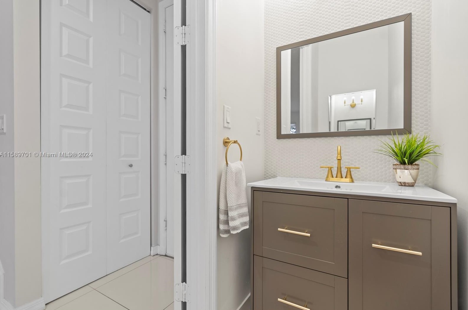 696 191st St, Miami FL  33179-3922 exterior