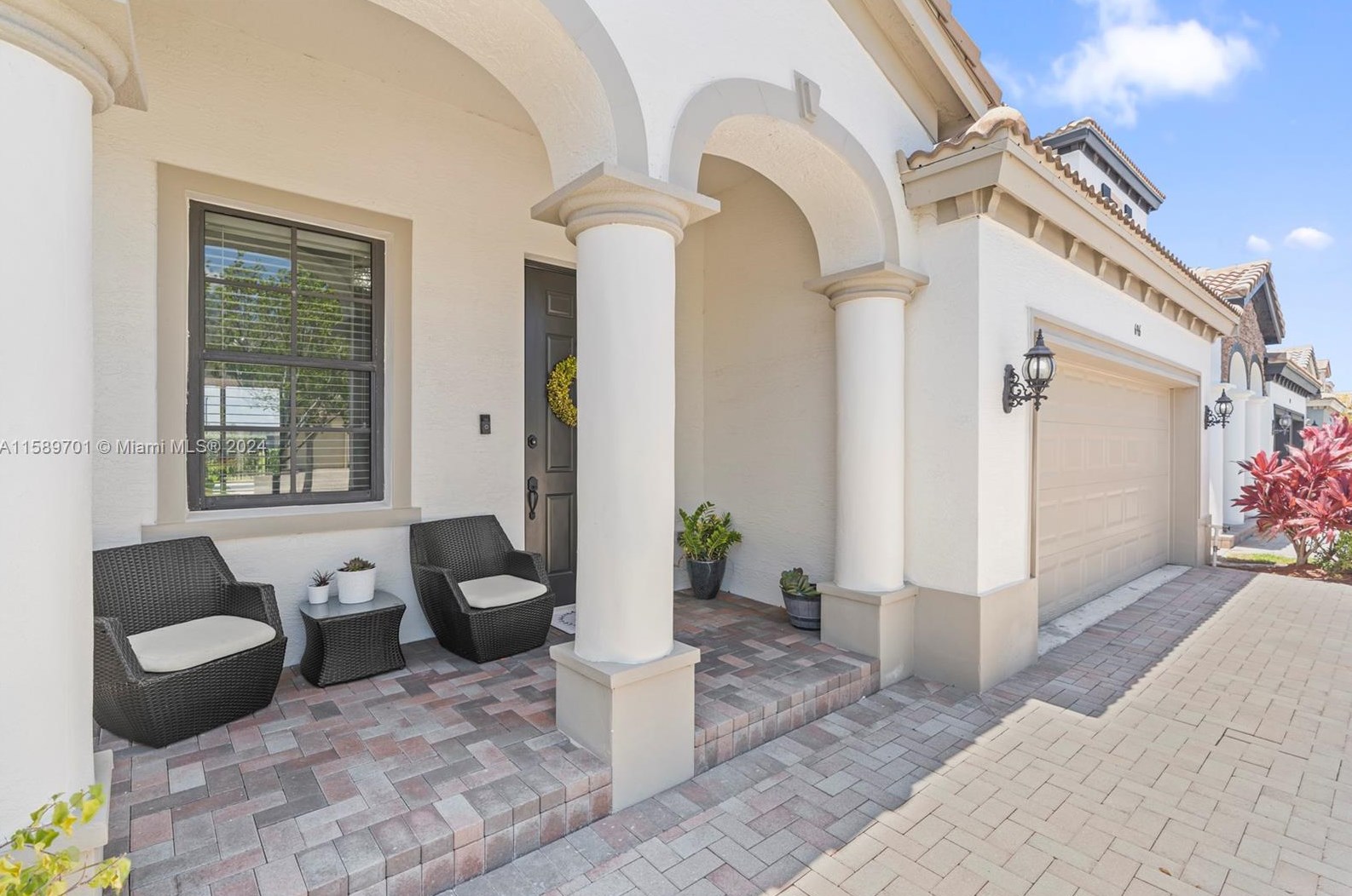 696 191st St, Miami FL  33179-3922 exterior