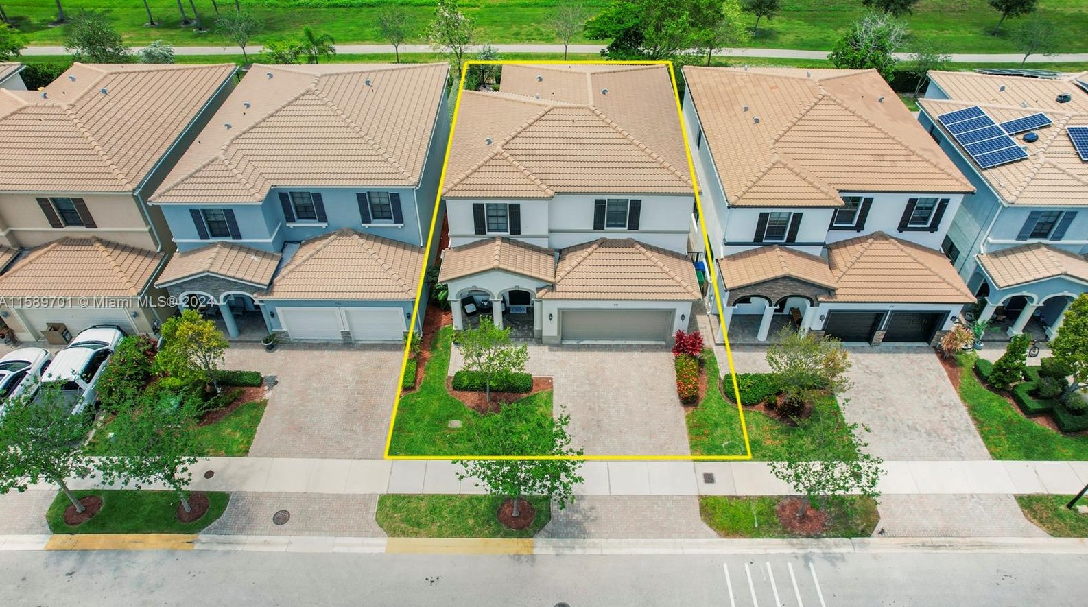 696 191st St, Miami FL  33179-3922 exterior