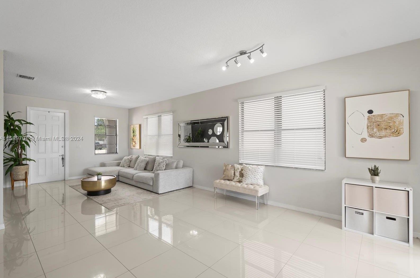 696 191st St, Miami FL  33179-3922 exterior