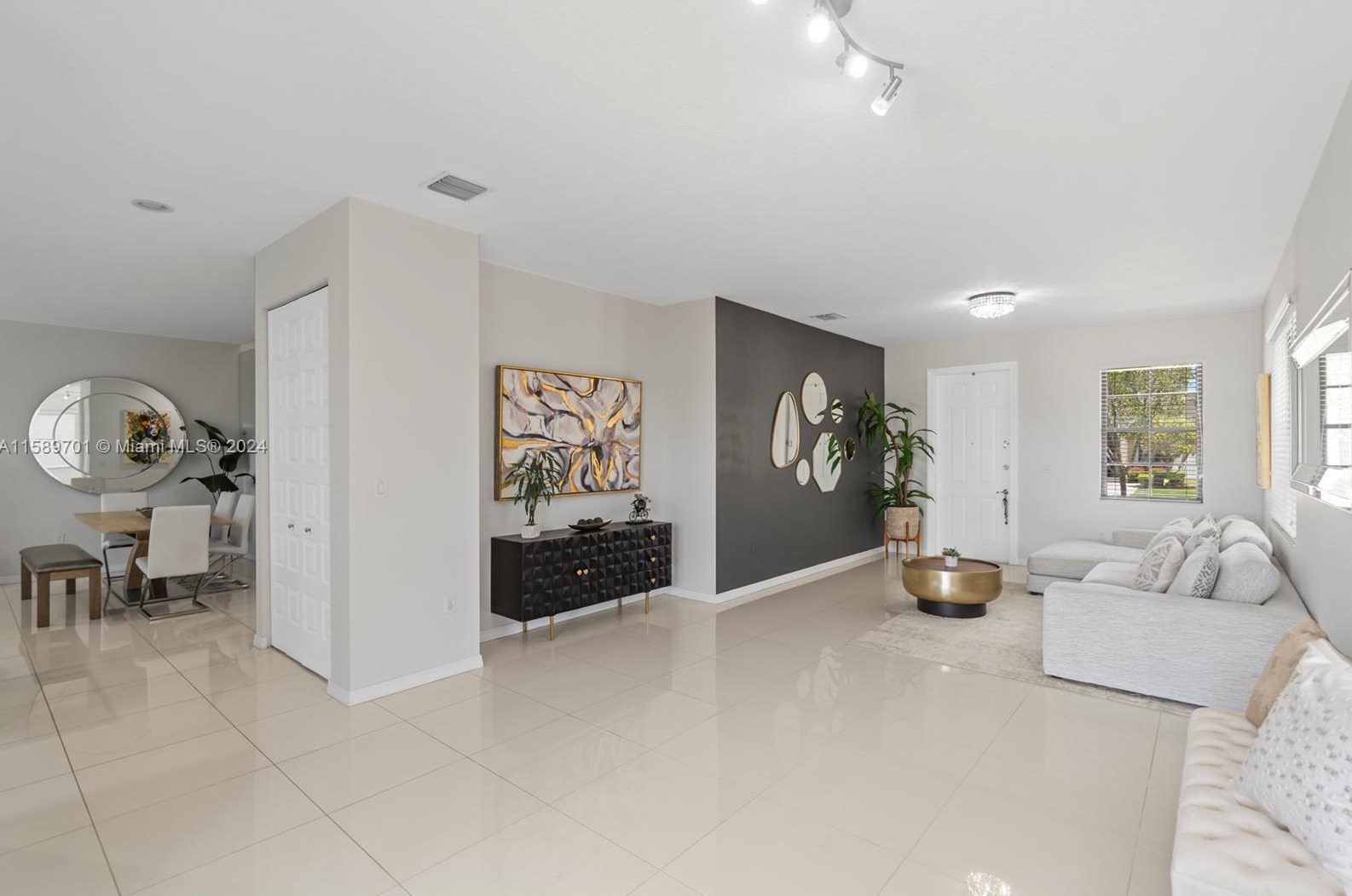 696 191st St, Miami FL  33179-3922 exterior