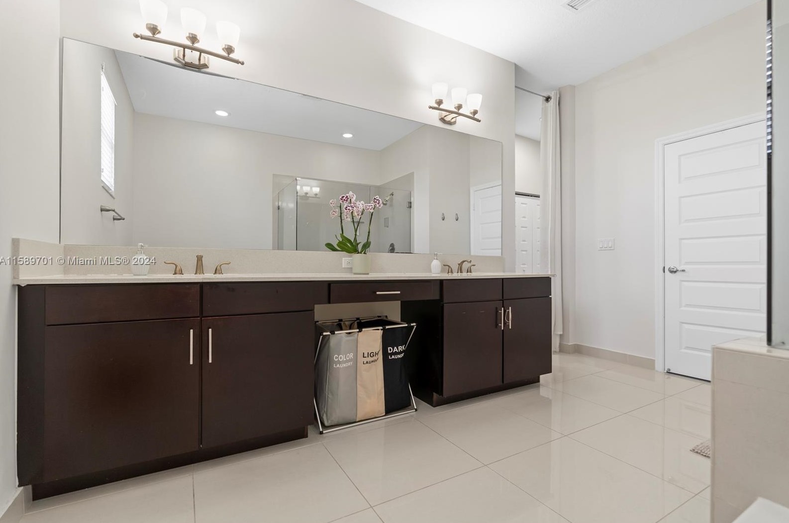 696 191st St, Miami FL  33179-3922 exterior