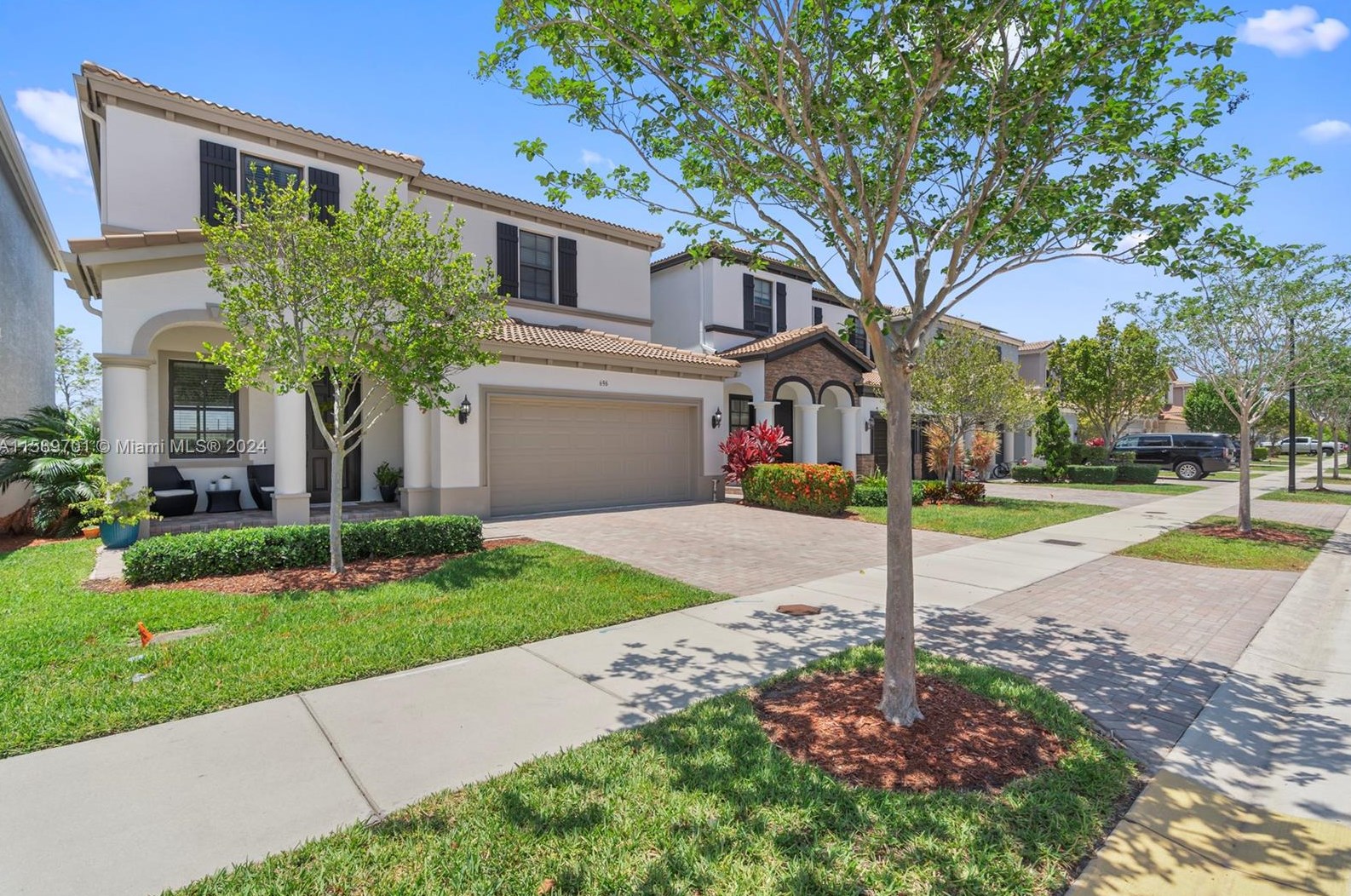 696 191st St, Miami FL  33179-3922 exterior