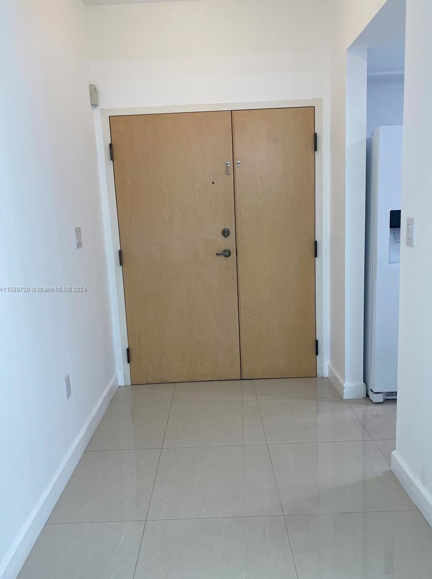 9805 52nd St, Miami, FL 33178-6609