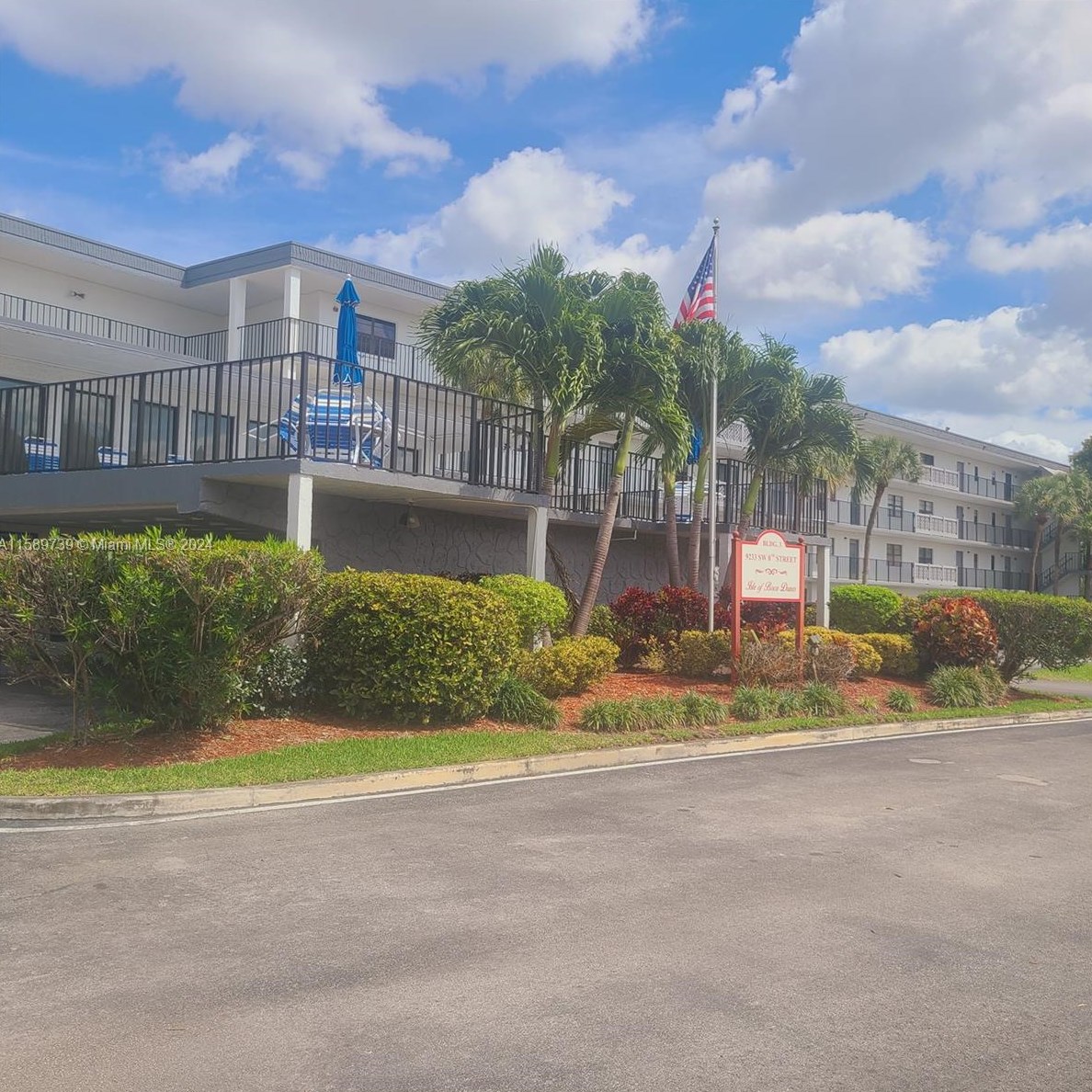 9233 Sw 8th St #201, Boca Raton, FL 33428