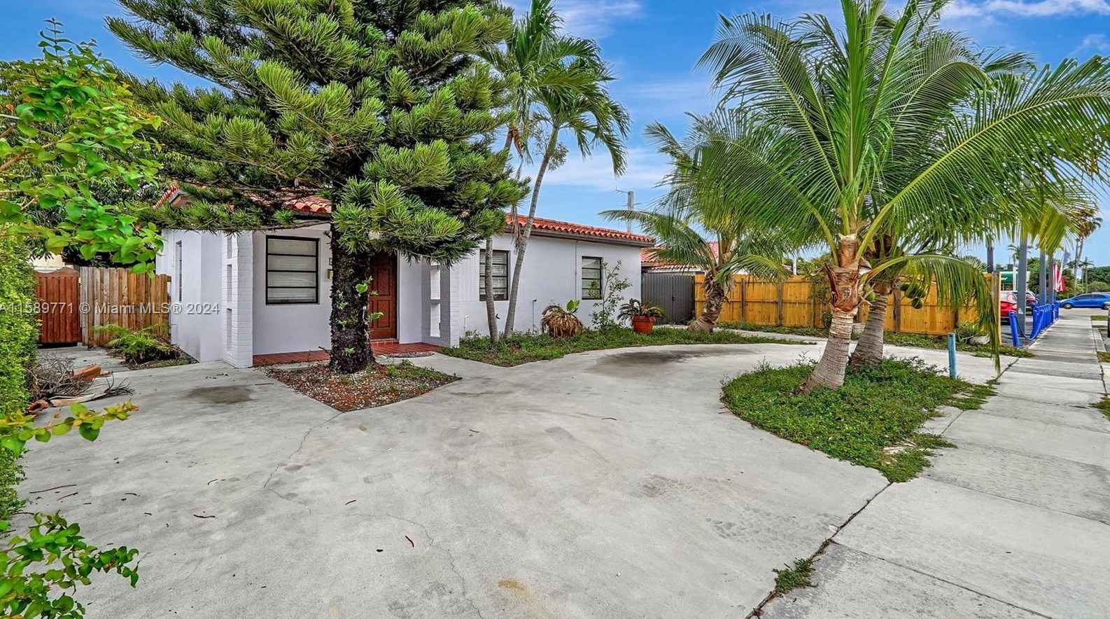 785 E 8th St, Hialeah, FL 33010