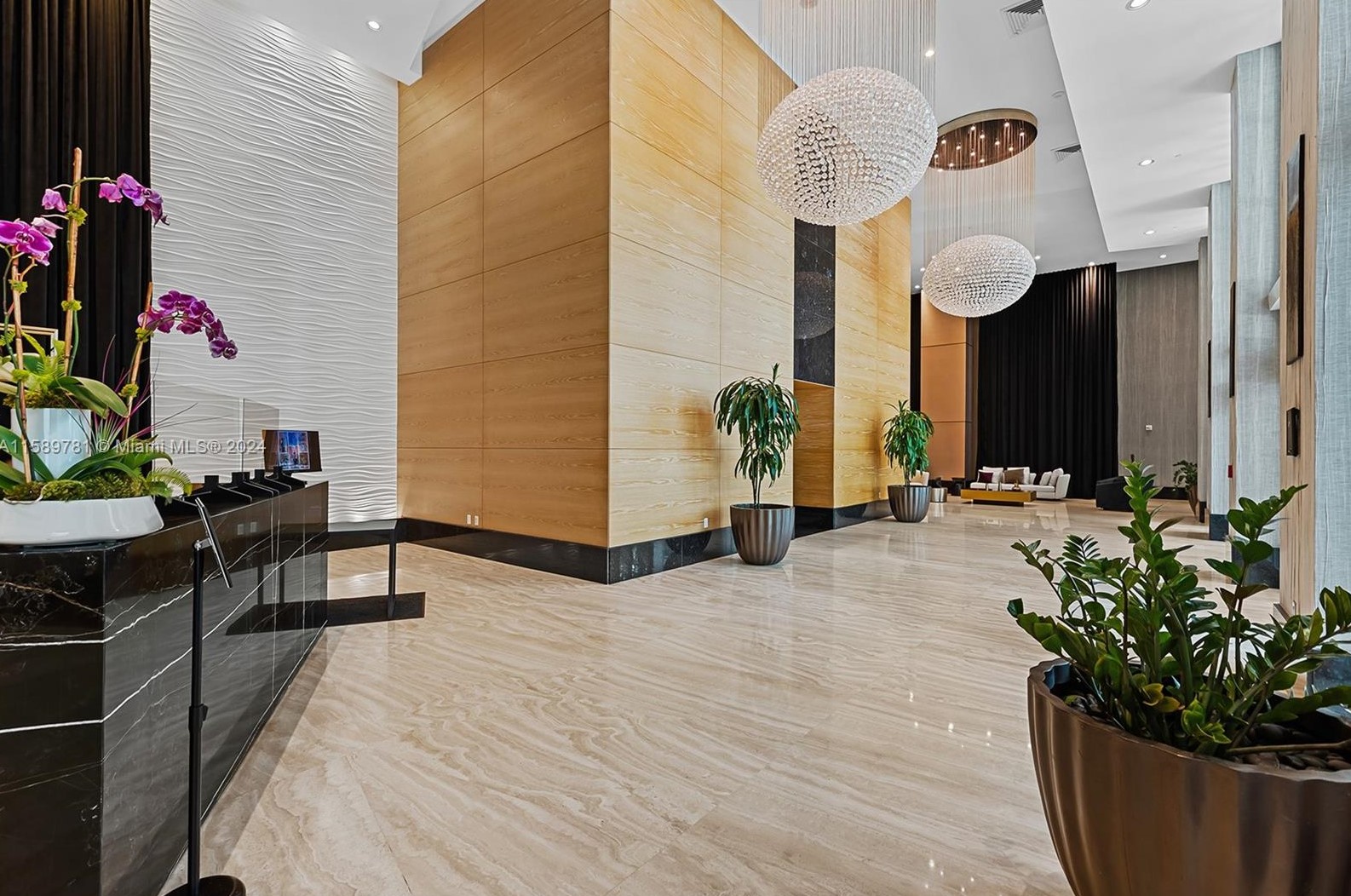 950 Brickell Bay Dr, Miami FL  33131-3931 exterior