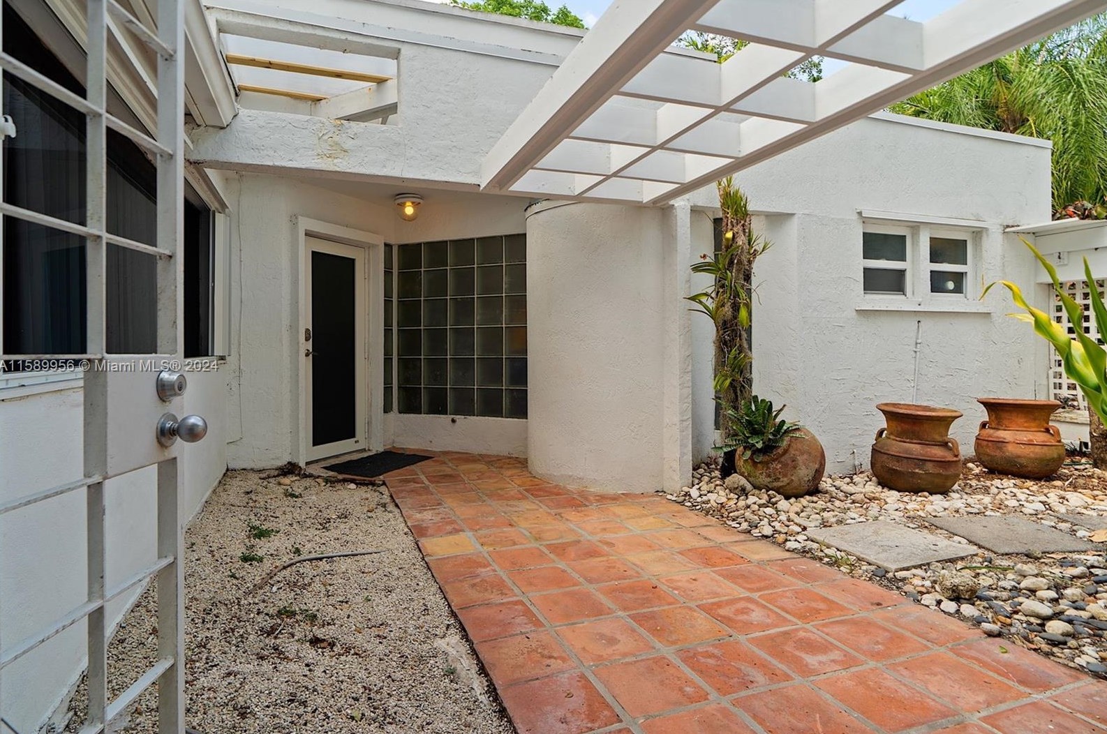 5845 Sw 88th St #2, Miami, FL 33156