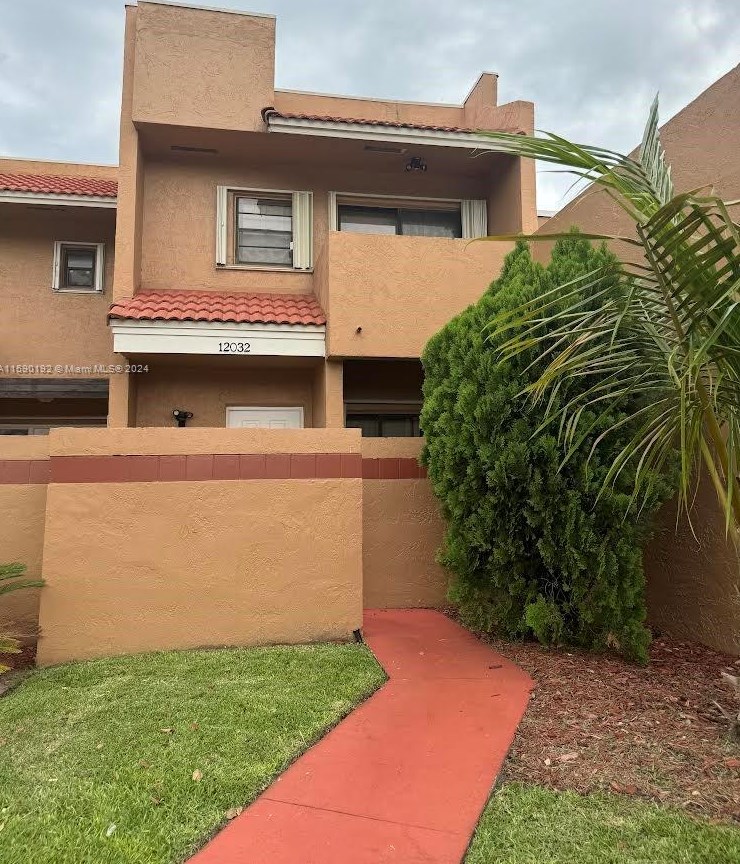 12032 Las Palmas Dr, Hollywood, FL 33025-3701