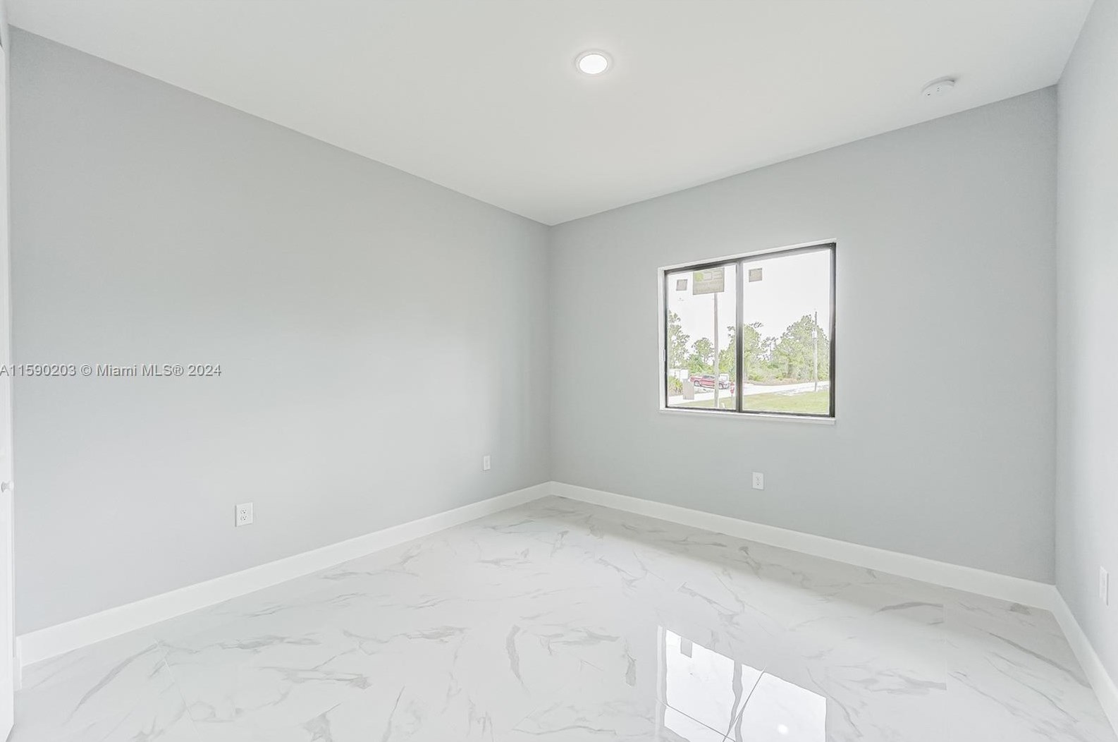 400 13 St, Lehigh Acres FL 33972-8758 exterior